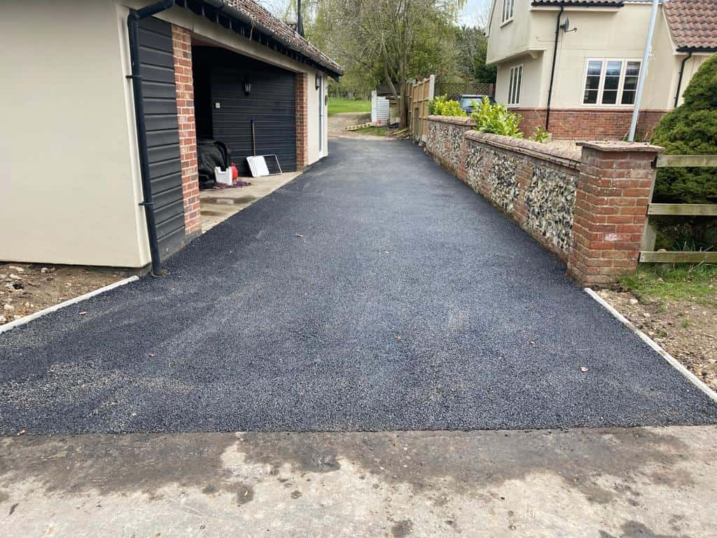 This is a newly installed tarmac driveway. All works carried out by Wisbech Driveways